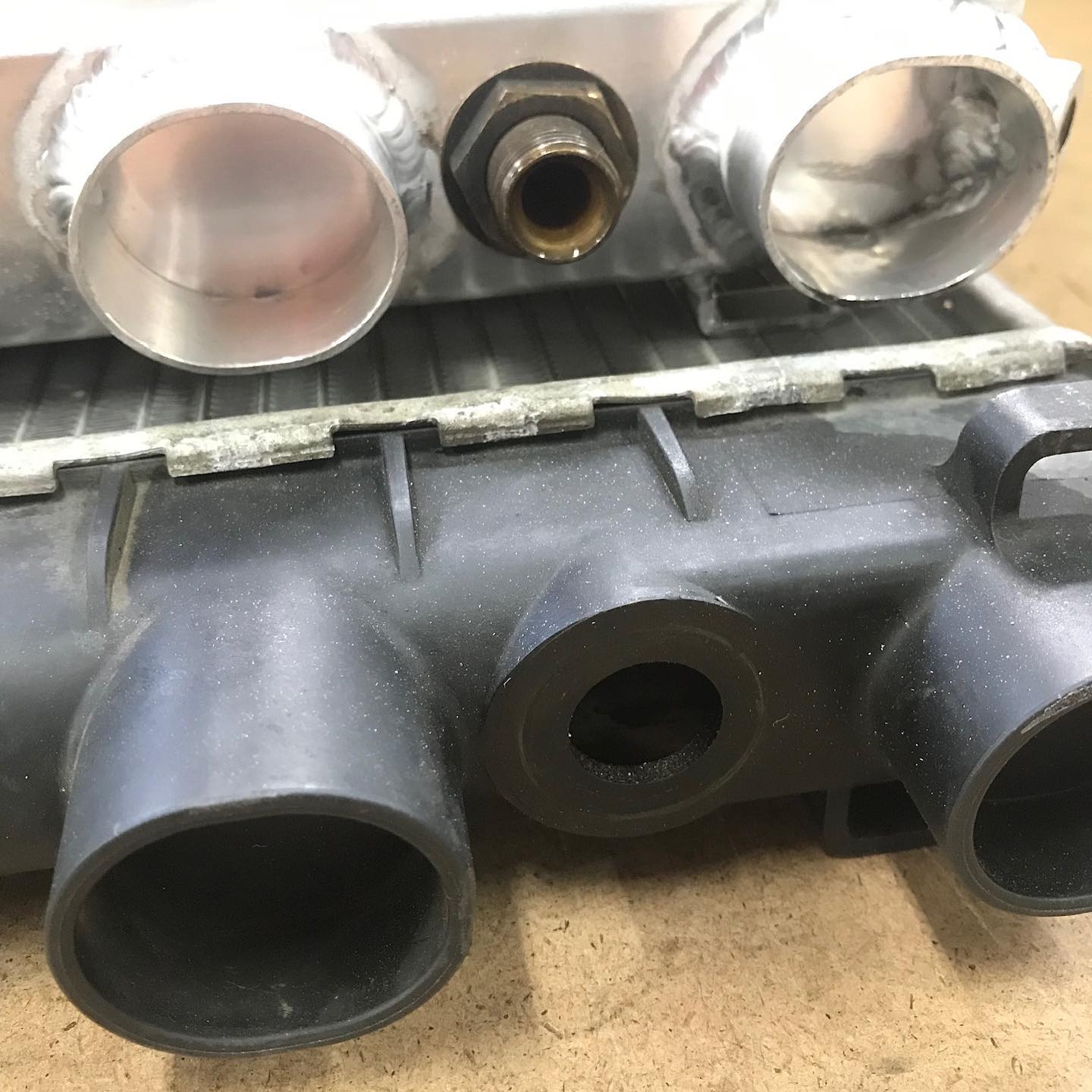 BMW 5 Series 525E E28 Radiator - Aaron Radiator